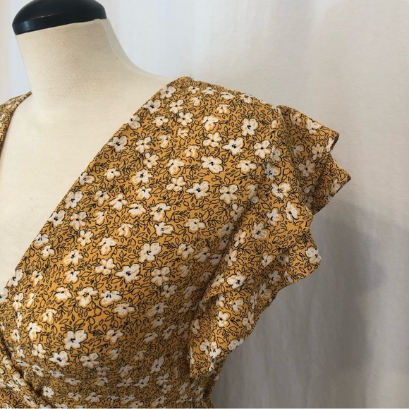Monteau Los Angeles yellow floral peplum top. Size M. - Picture 5 of 8